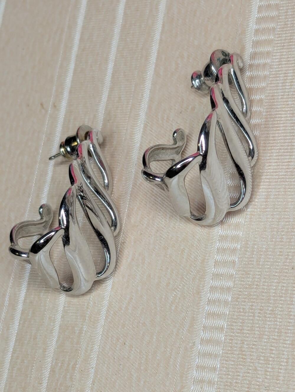 Vintage 80s Silver Tone Half Hoop Earring Filargre Pierced Classic Timeless